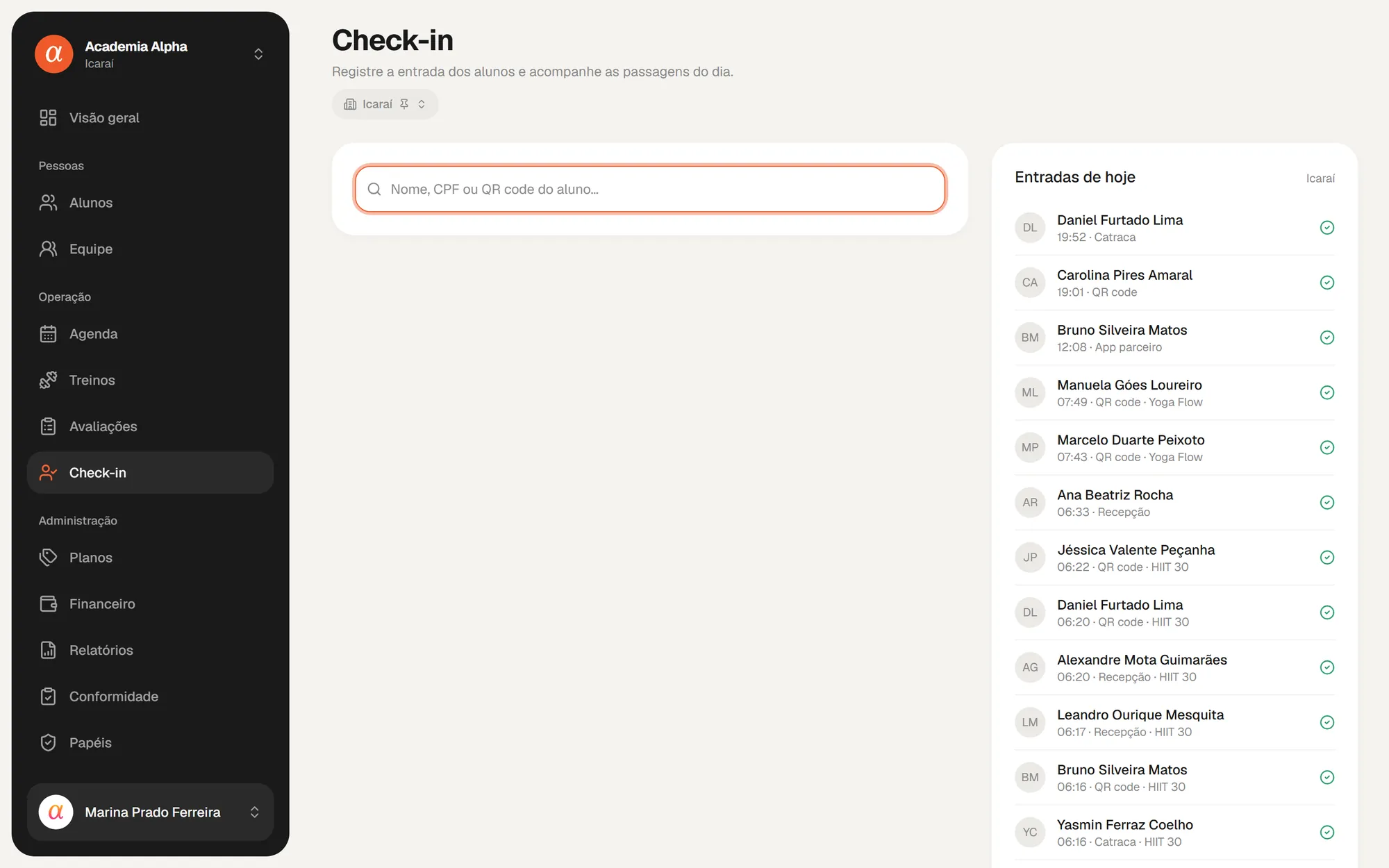 Console de check-in da recepção, com a fila de entradas do dia e a decisão de acesso